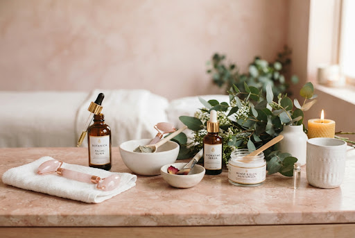 Cosmética botánica de alta gama y herramientas de cuarzo en Glow by Iara